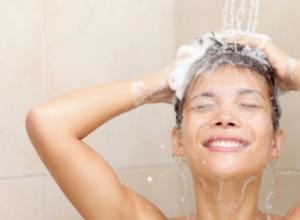 Как правильно мыть голову в домашних условиях без вреда волосам?